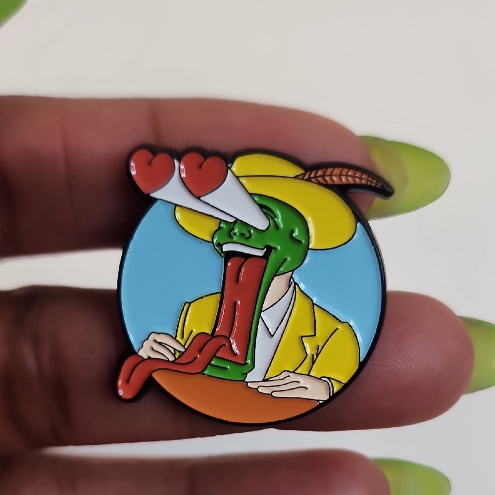 90s The Mask Style Enamel Pin Green Face Yellow Suit Retro Cartoon Pin - Picture 4 of 4